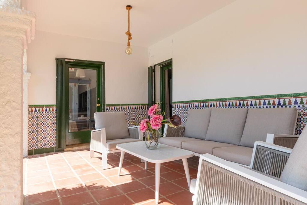 Tres Almendros Villa *