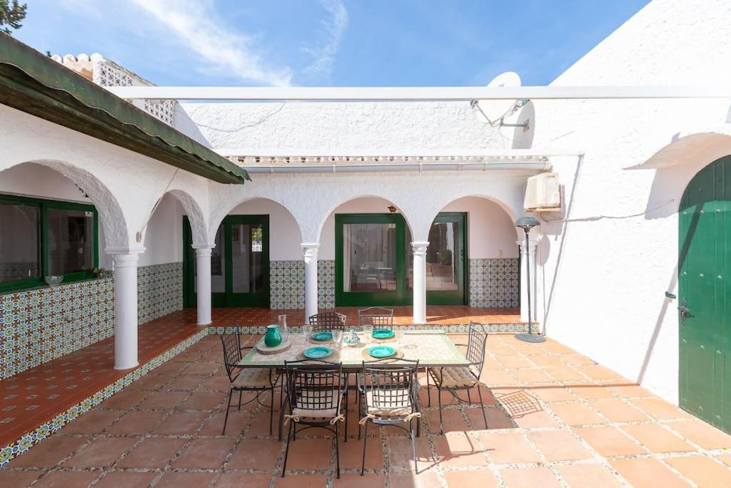 Tres Almendros Villa